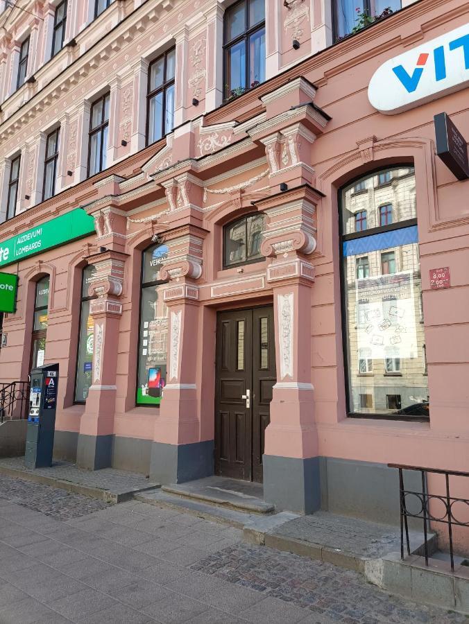 Centrally Located Studio Apartment Riga Exterior photo