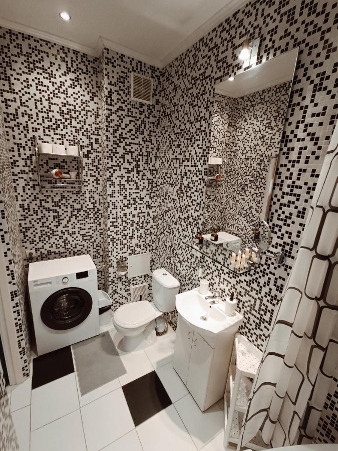 Centrally Located Studio Apartment Riga Exterior photo