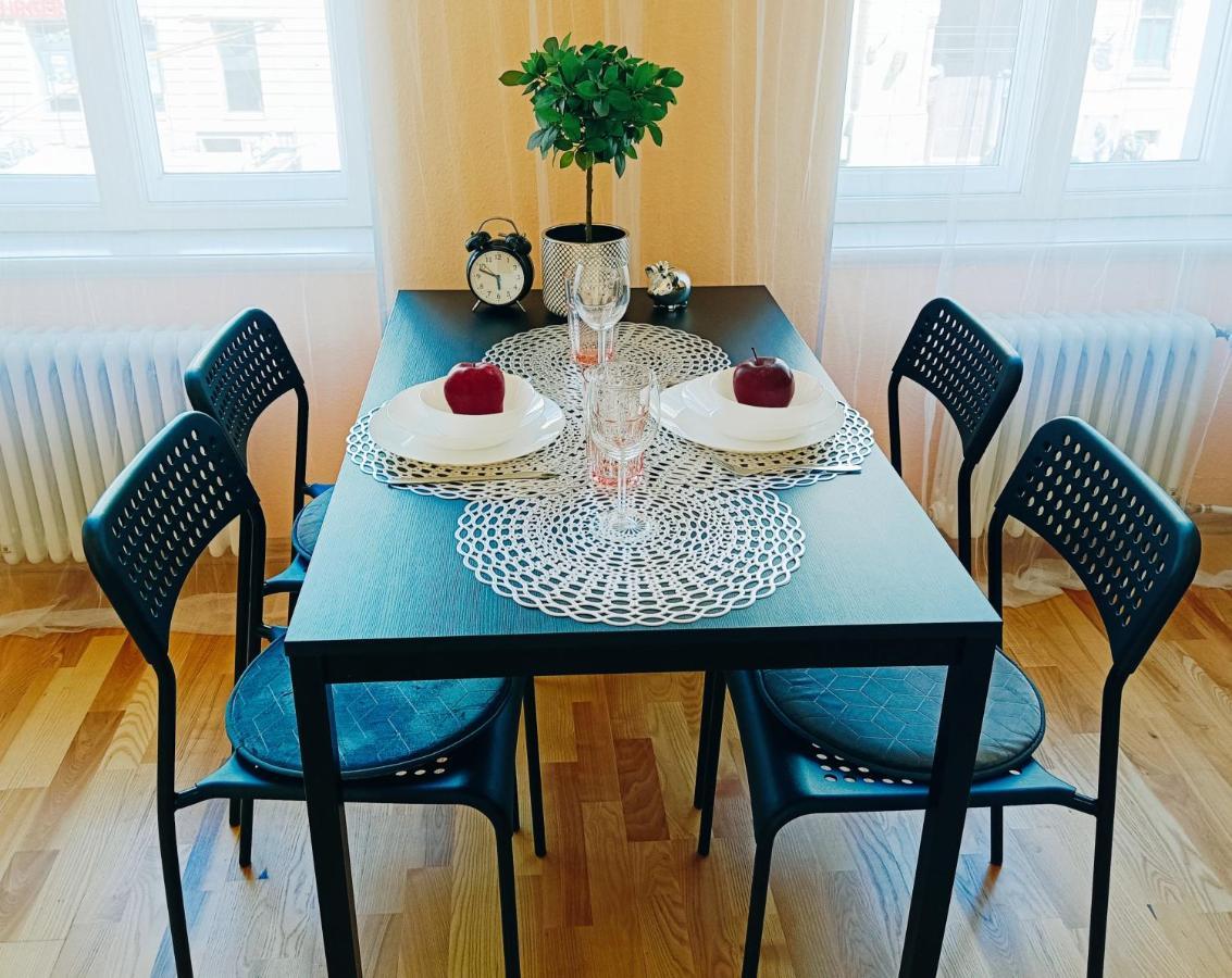 Centrally Located Studio Apartment Riga Exterior photo