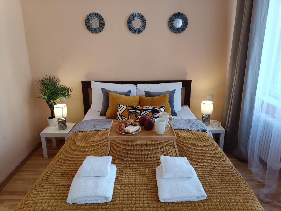 Centrally Located Studio Apartment Riga Exterior photo