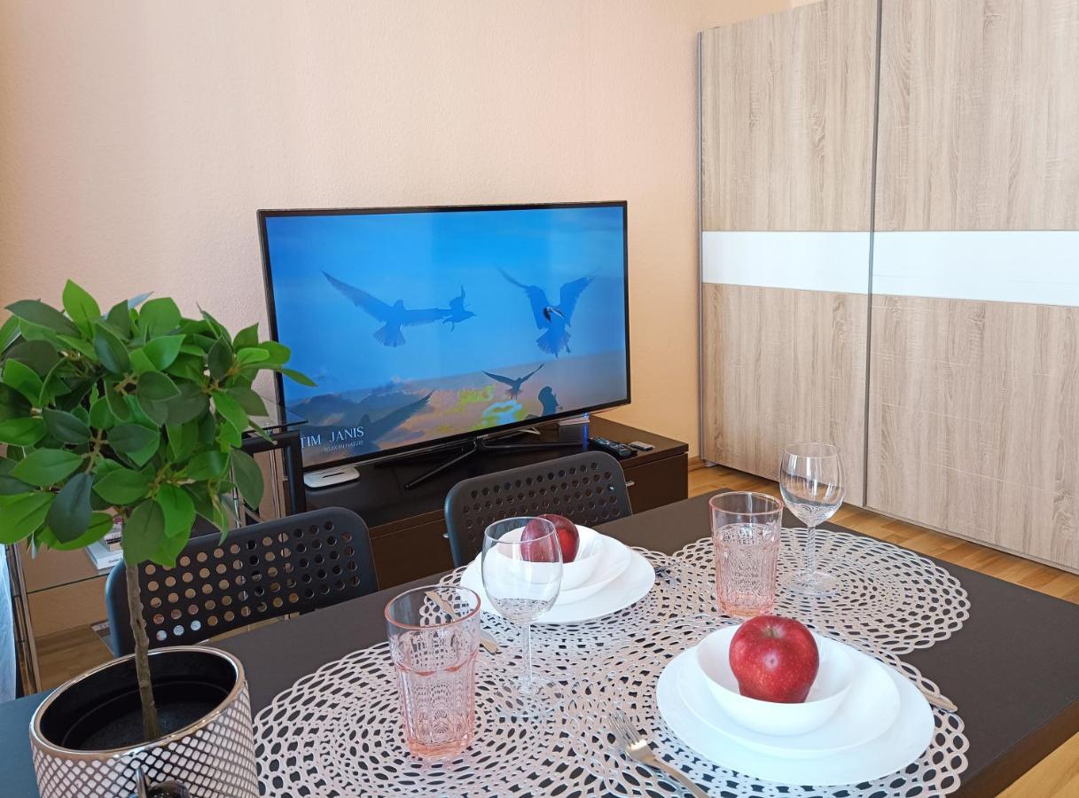 Centrally Located Studio Apartment Riga Exterior photo